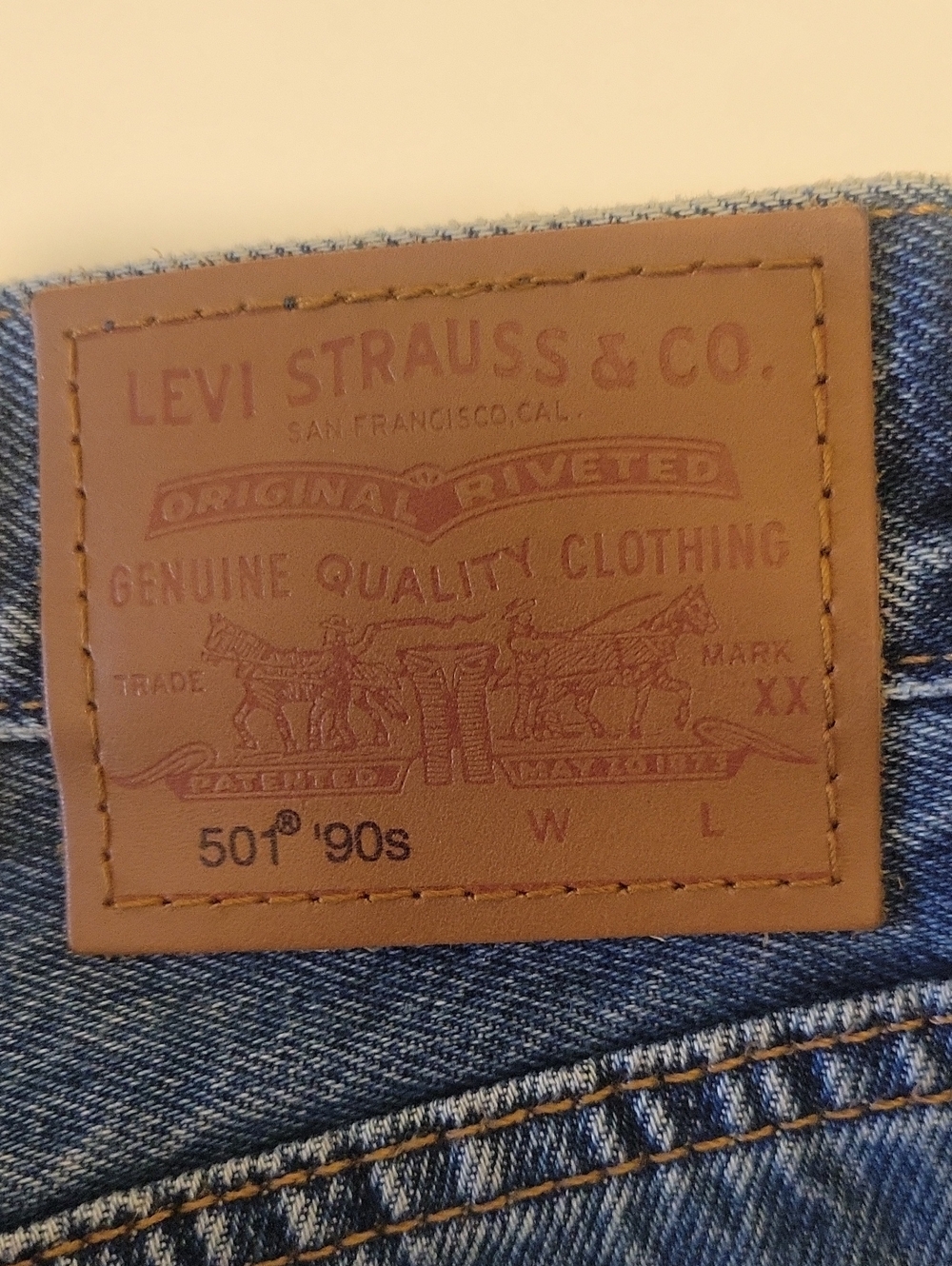 Levi's 501® 90s Straight Jeans in Medium Blue - Picture 4 of 9